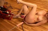 Analqueen Audrey Hollander beim Maschinenfick extrem durchgefickt